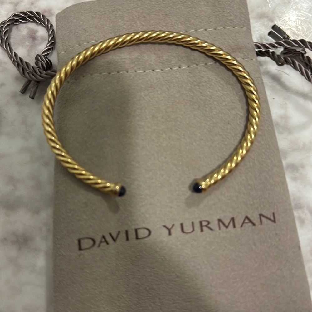 18KT Yellow Gold bracelet with Blue Sapphire ends.